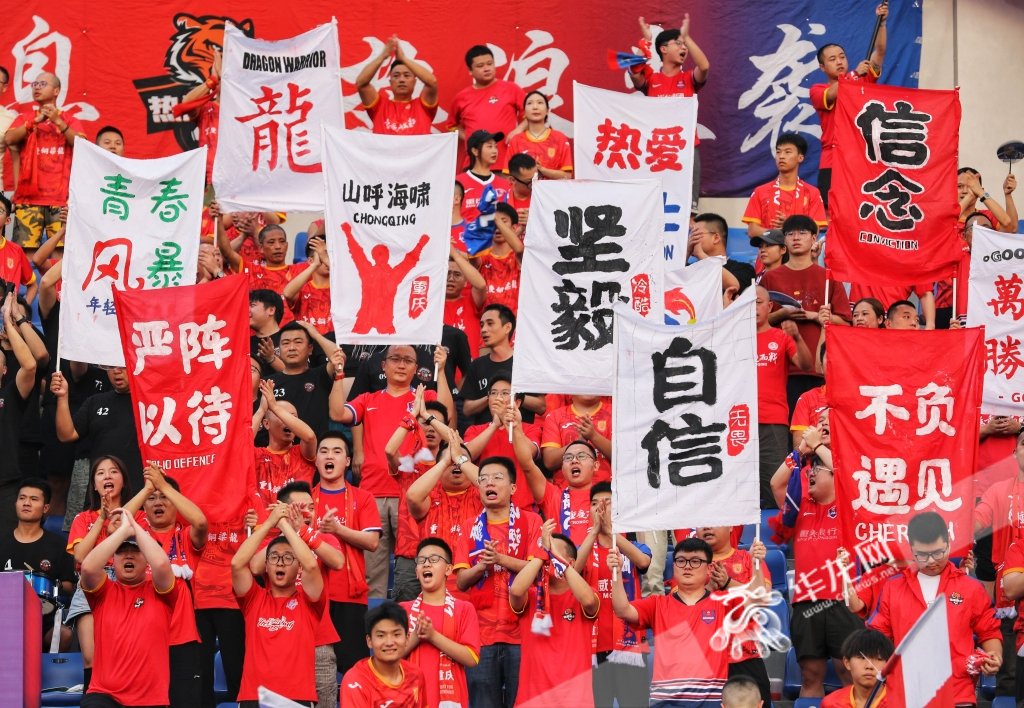 体育赛场竞争激烈,翻云覆雨,瞬息万变