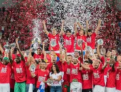 博彩官方网页-传奇球星博比查尔顿